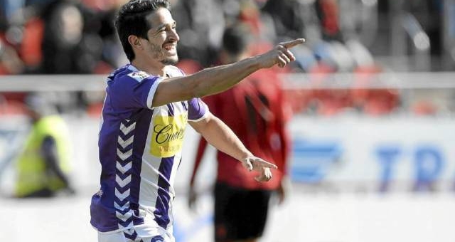 VIDEO: Siêu phẩm xoay người ghi bàn của Denis Bergkamp được tái hiện ở TBN